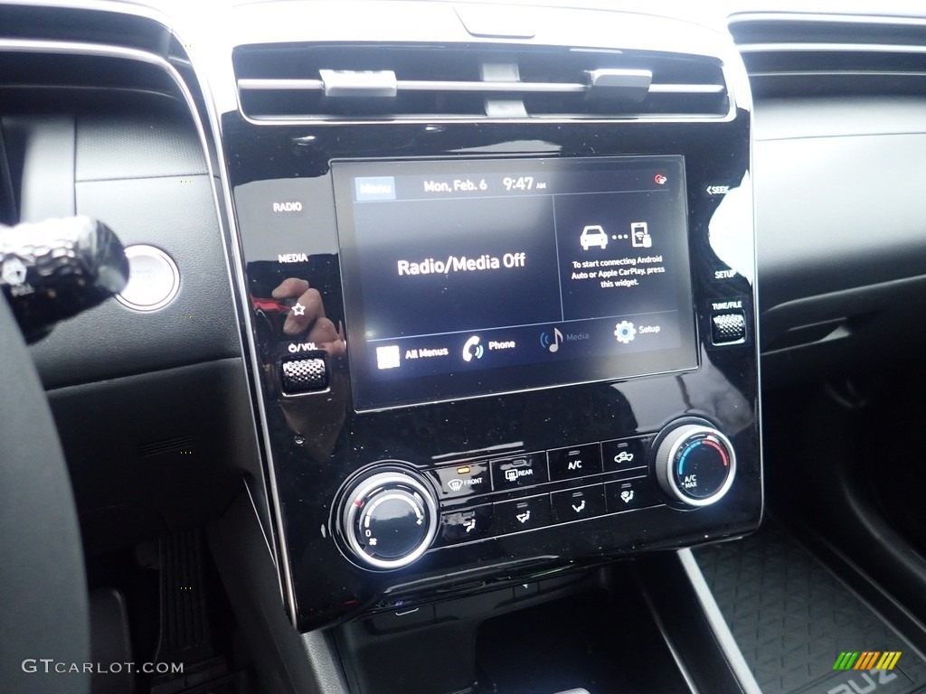 2023 Hyundai Santa Cruz Night Edition AWD Controls Photos