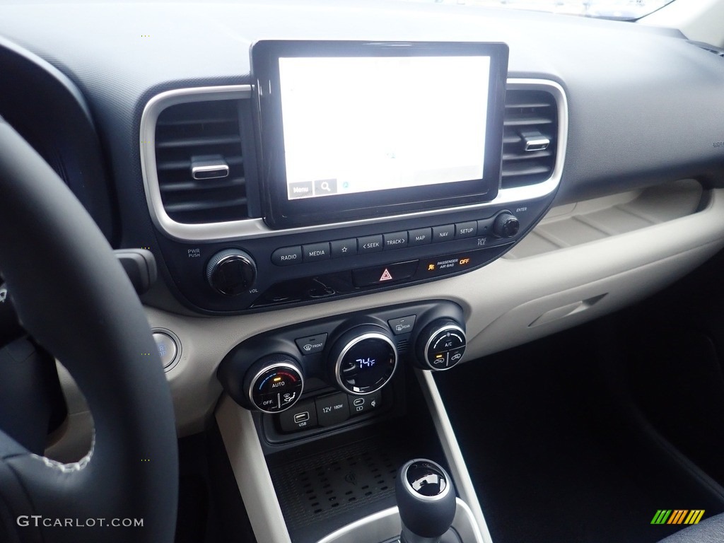 2023 Hyundai Venue Limited Controls Photos