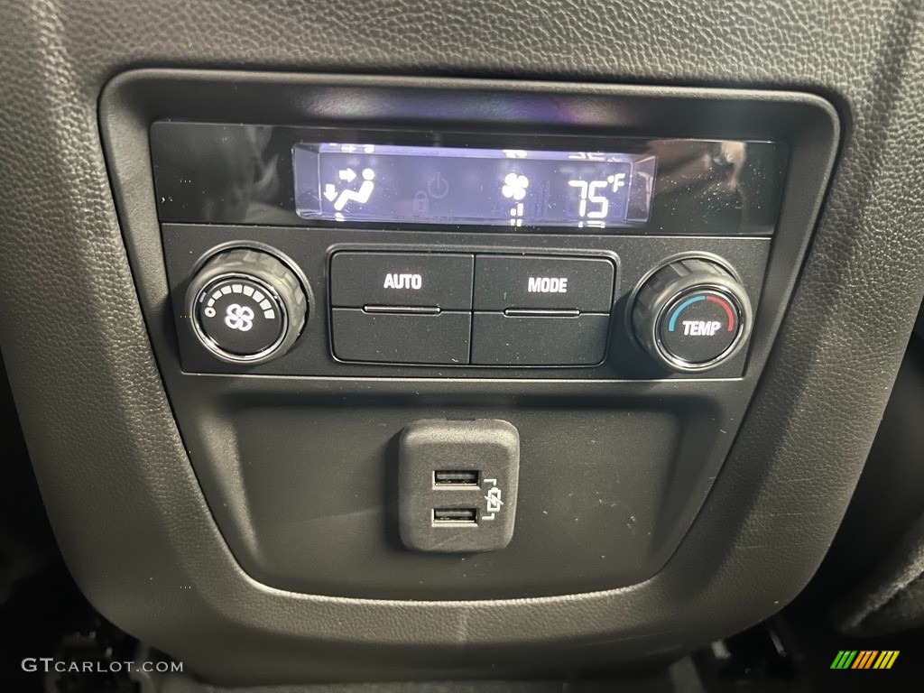 2023 Buick Enclave Essence Controls Photos