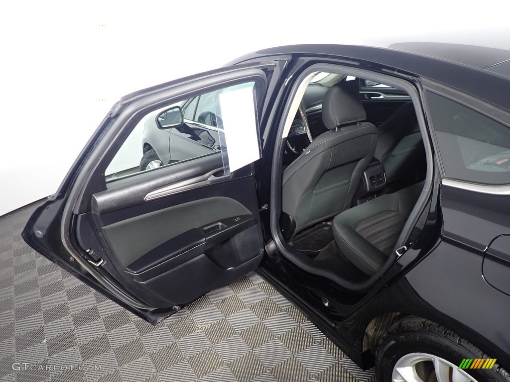 2018 Fusion SE - Shadow Black / Ebony photo #33