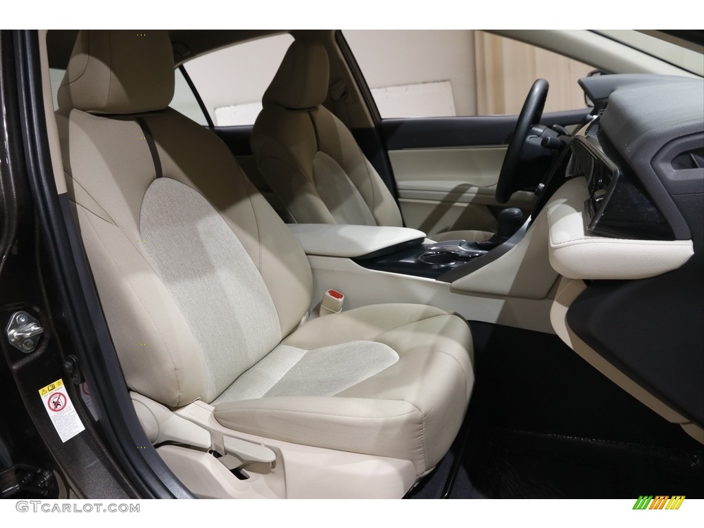 2019 Camry LE - Brownstone / Macadamia photo #13