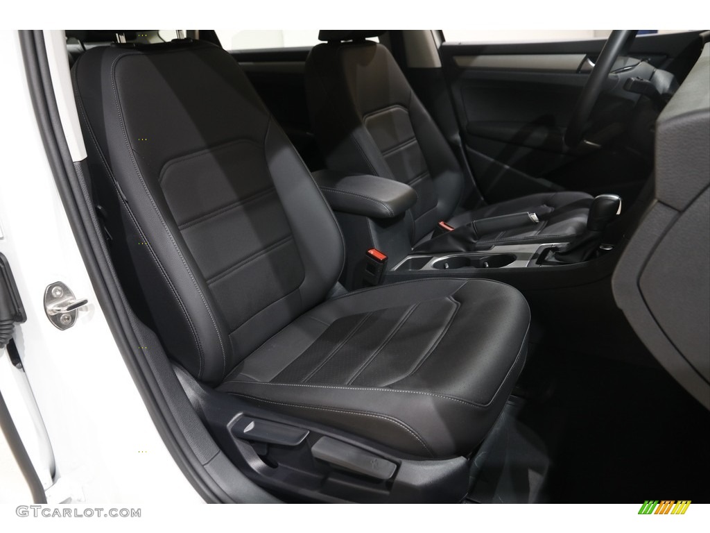 2021 Passat SE - Pure White / Titan Black photo #16