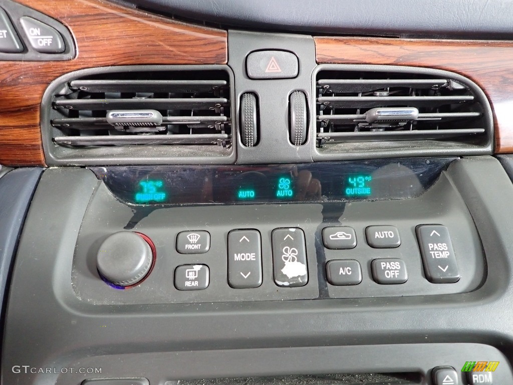 2003 DeVille Sedan - White Diamond / Midnight Blue photo #17