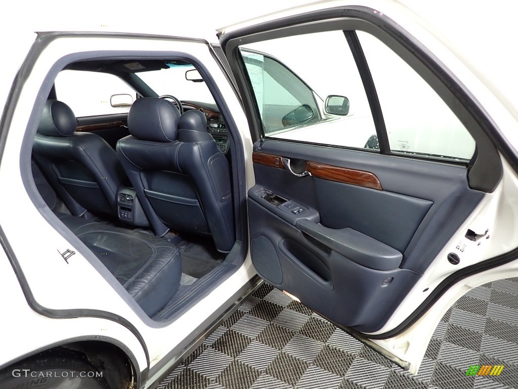 2003 DeVille Sedan - White Diamond / Midnight Blue photo #25
