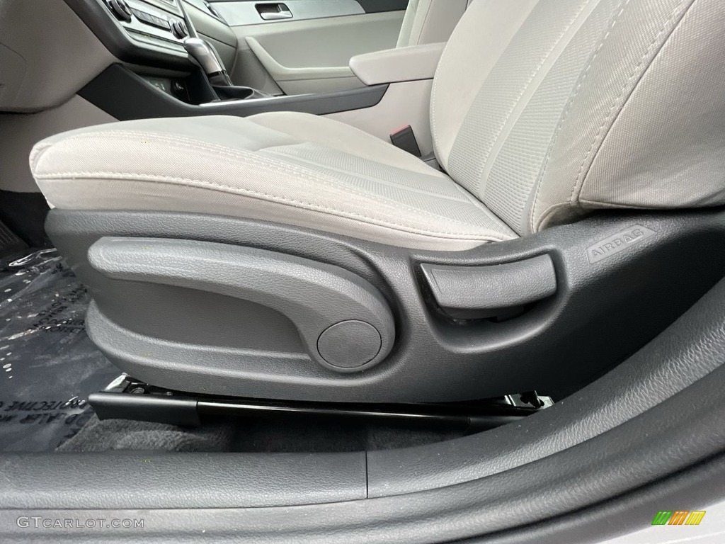 2019 Sonata SE - Symphony Silver / Gray photo #7