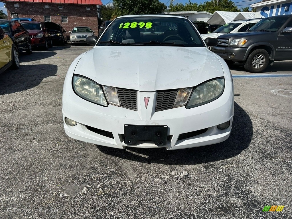 2004 Sunfire Coupe - Summit White / Graphite photo #2