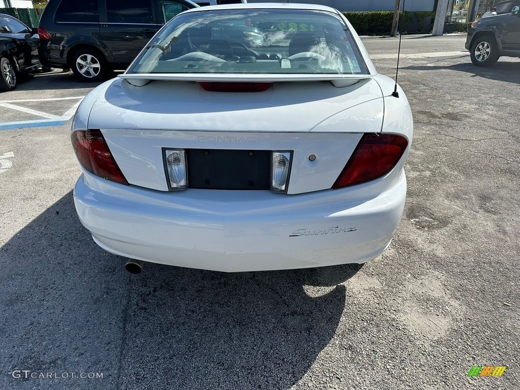 2004 Sunfire Coupe - Summit White / Graphite photo #3