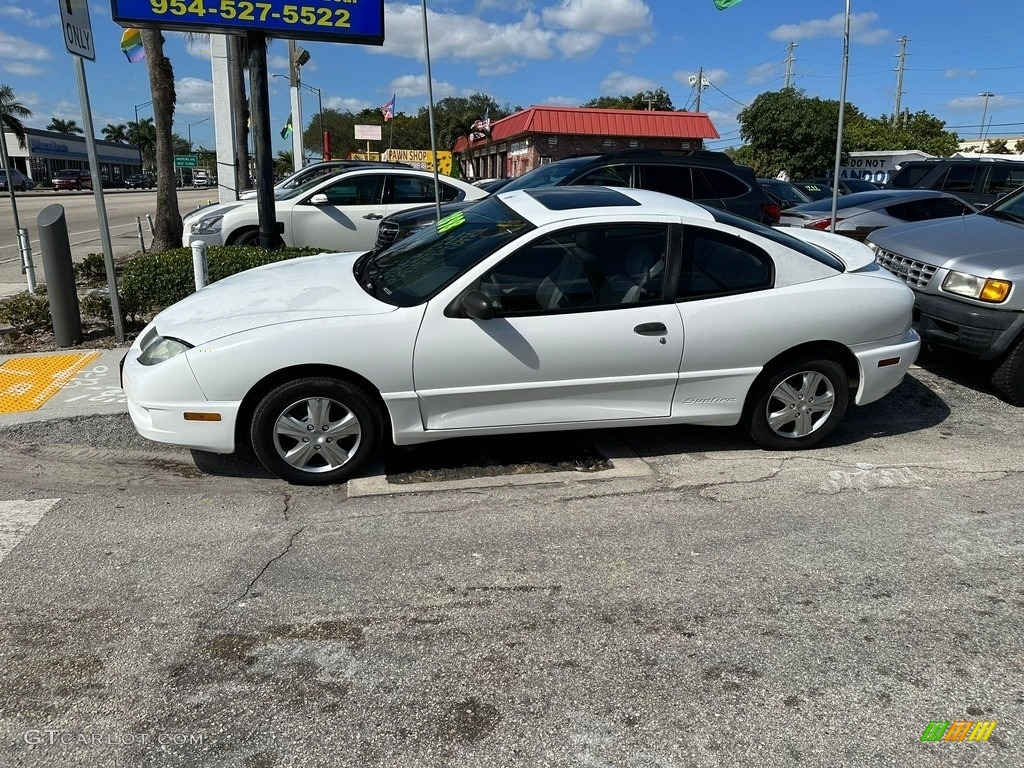 2004 Sunfire Coupe - Summit White / Graphite photo #5