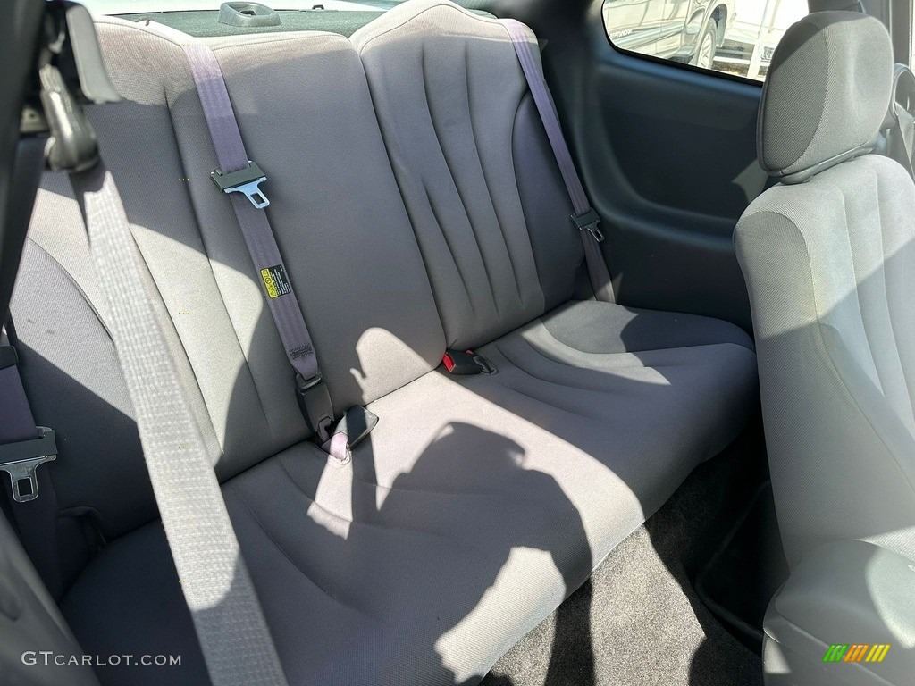 2004 Sunfire Coupe - Summit White / Graphite photo #22