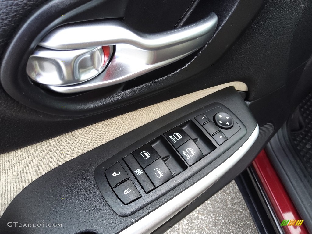2018 Jeep Cherokee Latitude 4x4 Door Panel Photos