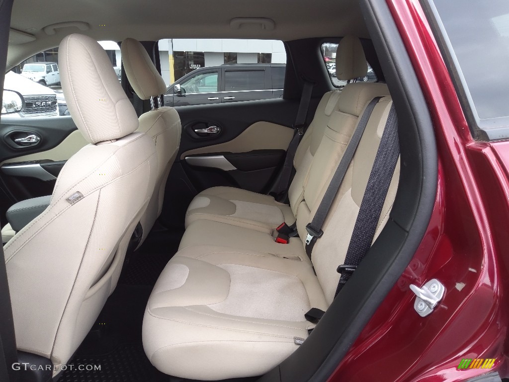 2018 Jeep Cherokee Latitude 4x4 Rear Seat Photo #145606398