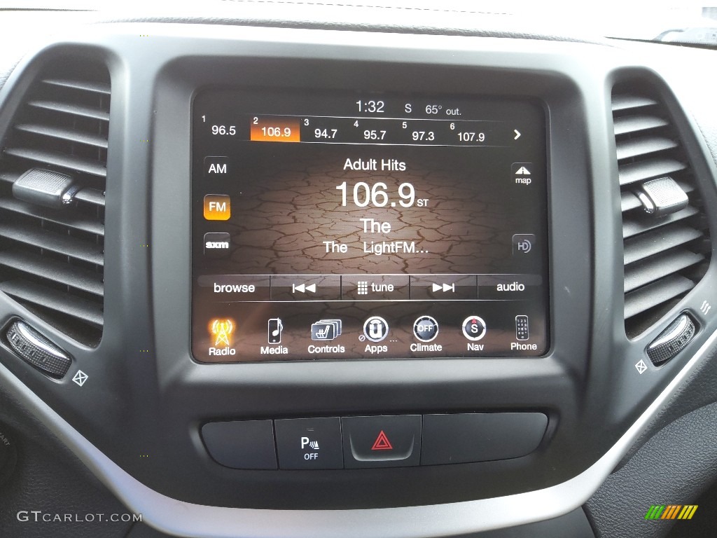 2018 Jeep Cherokee Latitude 4x4 Controls Photo #145606536
