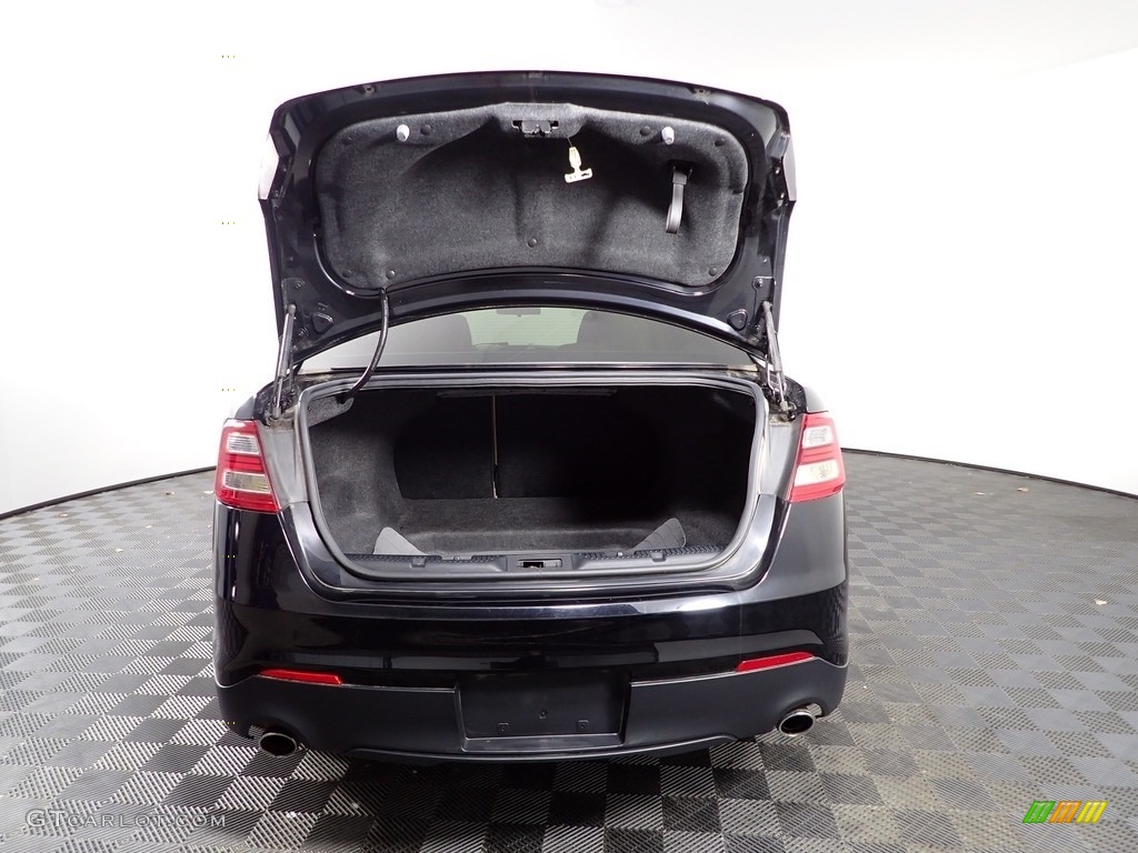 2017 Ford Taurus SE Trunk Photo #145606818