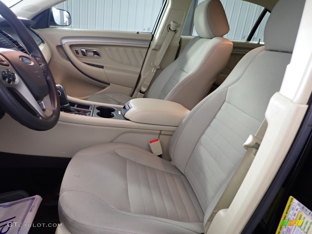 2017 Ford Taurus SE Front Seat Photo #145606923
