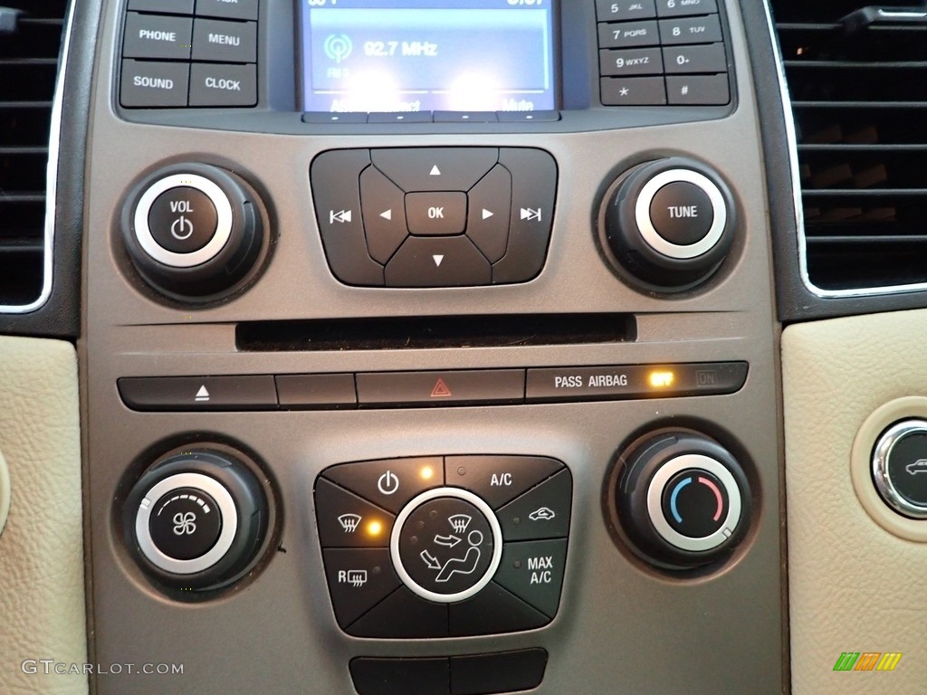 2017 Ford Taurus SE Controls Photo #145607031