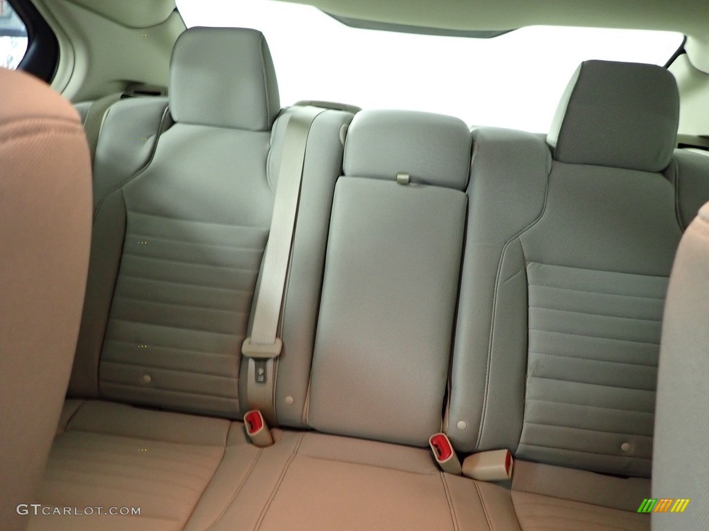 2017 Ford Taurus SE Rear Seat Photo #145607061