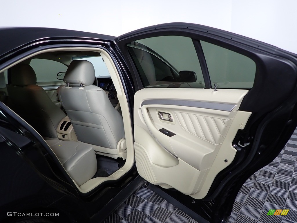 2017 Ford Taurus SE Dune Door Panel Photo #145607178
