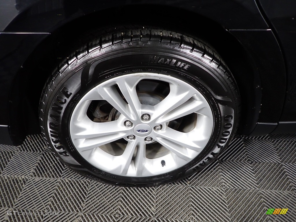 2017 Ford Taurus SE Wheel Photos