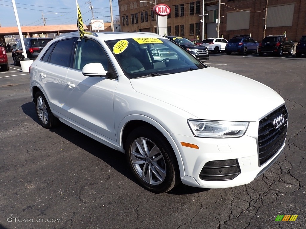2016 Q3 2.0 TSFI Premium Plus quattro - Cortina White / Rock Gray photo #2