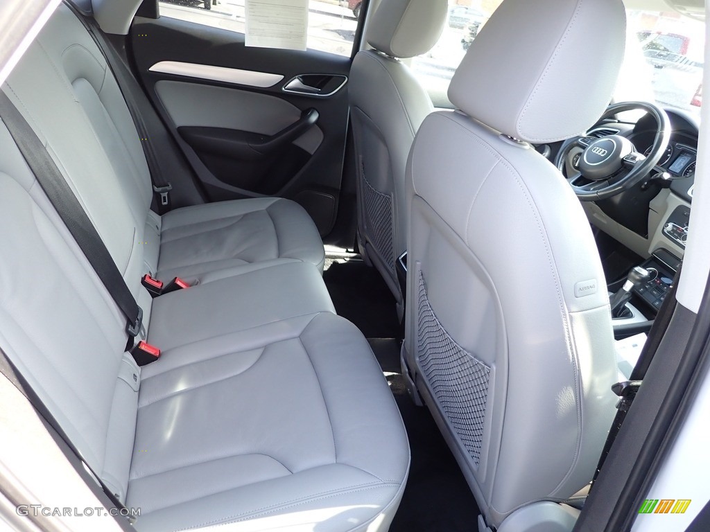 2016 Q3 2.0 TSFI Premium Plus quattro - Cortina White / Rock Gray photo #10