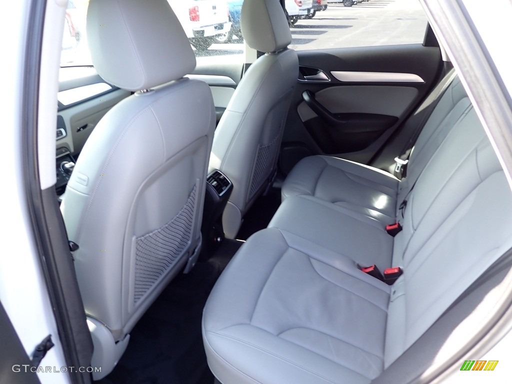 2016 Q3 2.0 TSFI Premium Plus quattro - Cortina White / Rock Gray photo #12