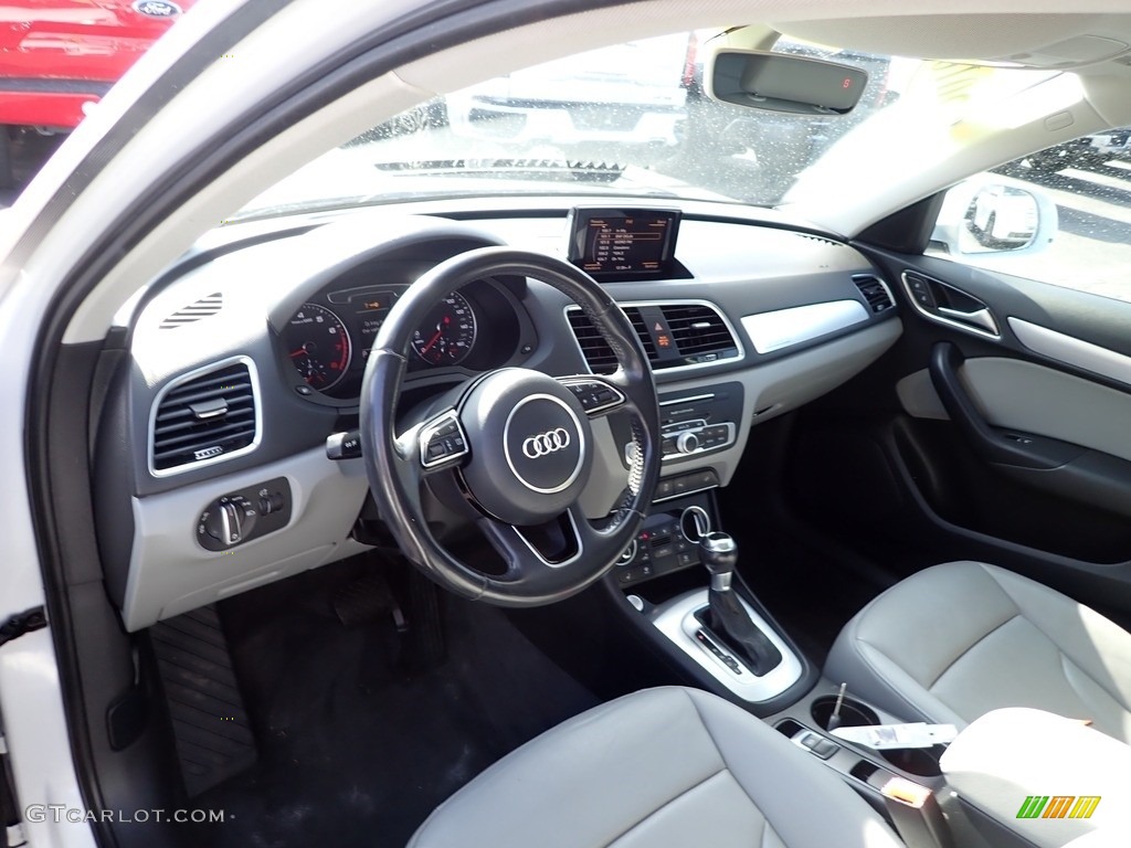 2016 Q3 2.0 TSFI Premium Plus quattro - Cortina White / Rock Gray photo #13