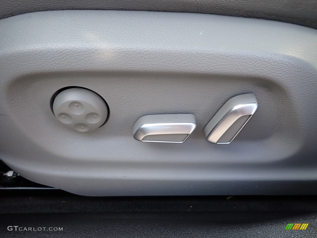 2016 Q3 2.0 TSFI Premium Plus quattro - Cortina White / Rock Gray photo #15