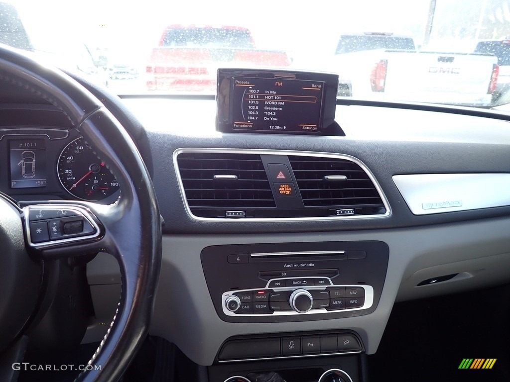 2016 Q3 2.0 TSFI Premium Plus quattro - Cortina White / Rock Gray photo #16