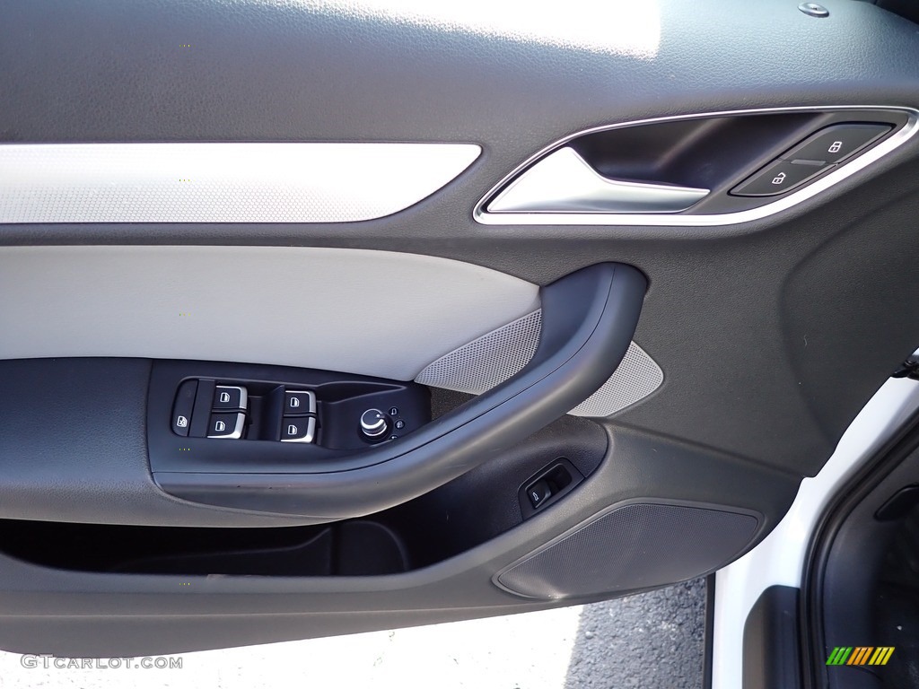 2016 Q3 2.0 TSFI Premium Plus quattro - Cortina White / Rock Gray photo #19