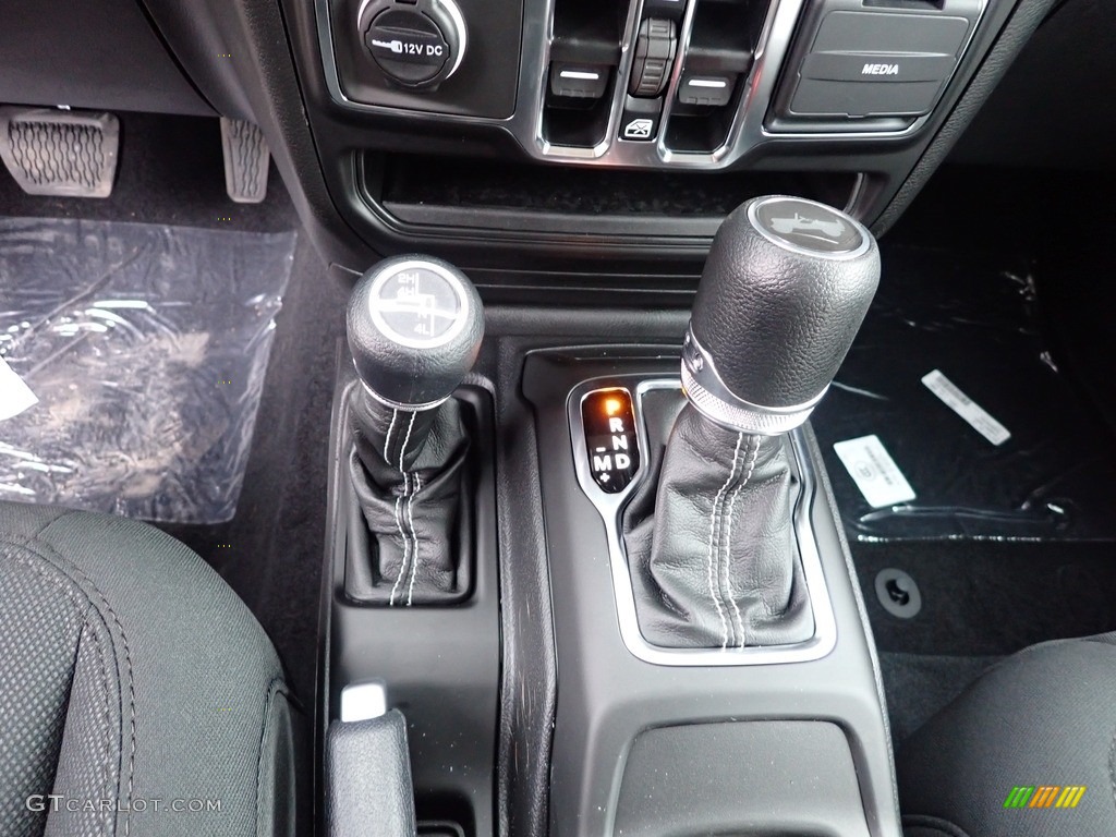 2023 Jeep Wrangler Unlimited Sahara 4x4 8 Speed Automatic Transmission Photo #145611384