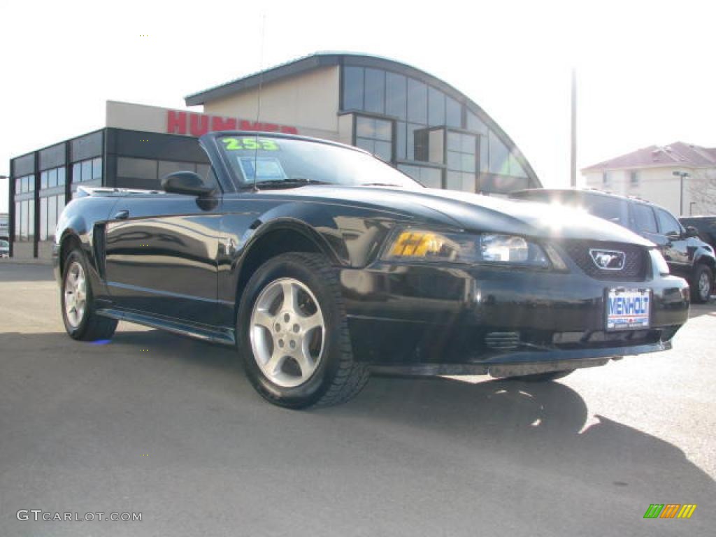 2001 Mustang V6 Convertible - Black / Medium Graphite photo #4