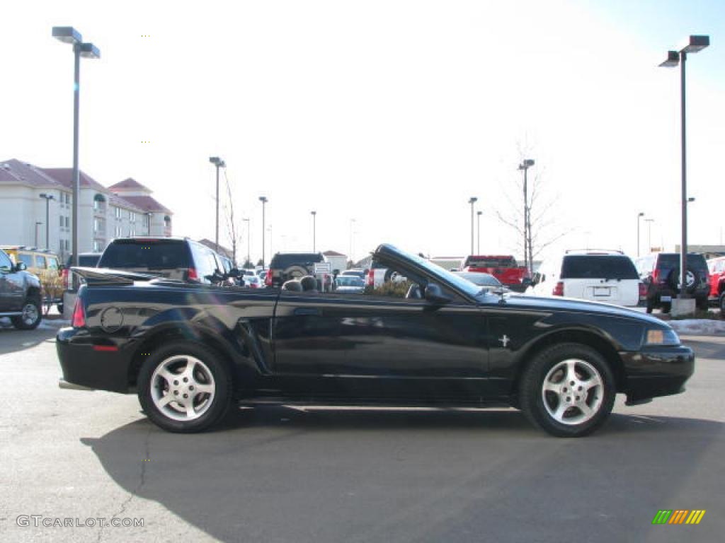 2001 Mustang V6 Convertible - Black / Medium Graphite photo #5