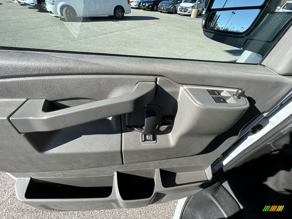 2018 Chevrolet Express Cutaway 3500 Moving Van Door Panel Photos
