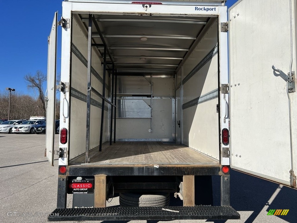 2018 Express Cutaway 3500 Moving Van - Summit White / Medium Pewter photo #13