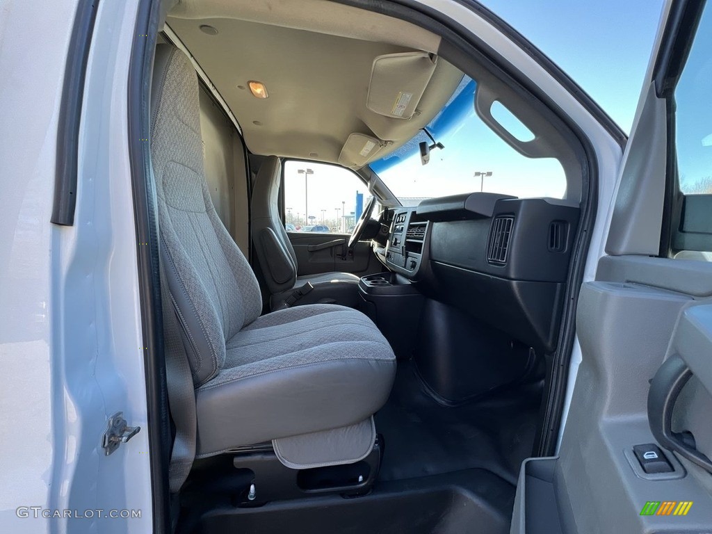 2018 Express Cutaway 3500 Moving Van - Summit White / Medium Pewter photo #14