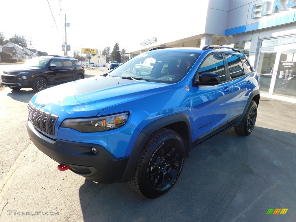 Hydro Blue Pearl Jeep Cherokee