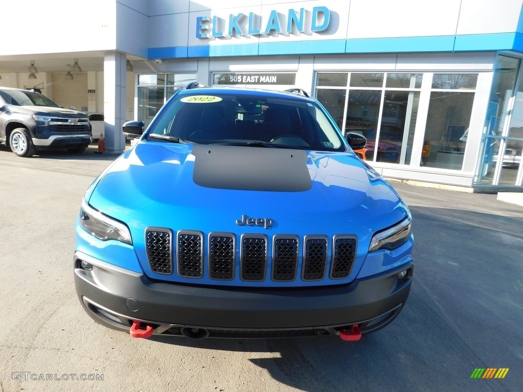 2022 Cherokee Trailhawk 4x4 - Hydro Blue Pearl / Black photo #3