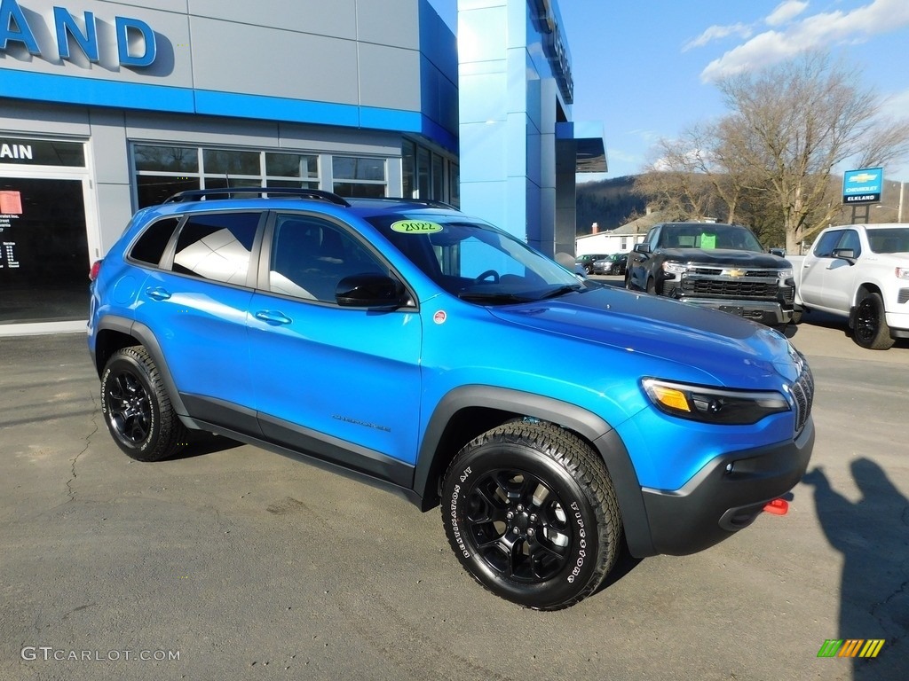 2022 Cherokee Trailhawk 4x4 - Hydro Blue Pearl / Black photo #5