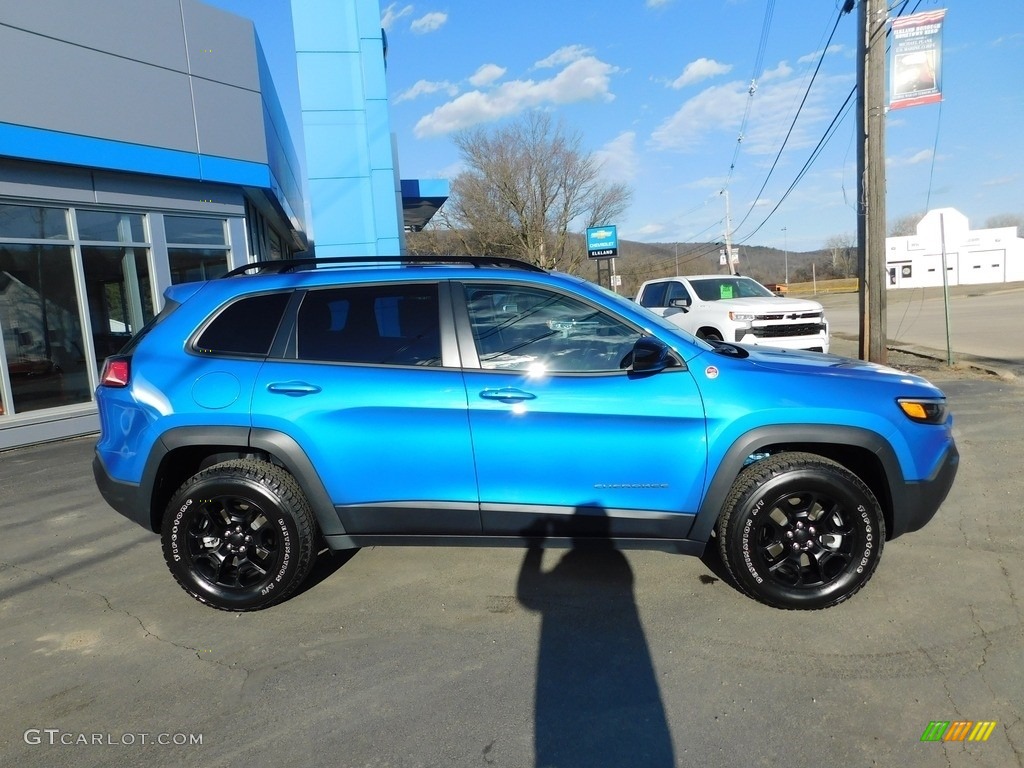 2022 Cherokee Trailhawk 4x4 - Hydro Blue Pearl / Black photo #6