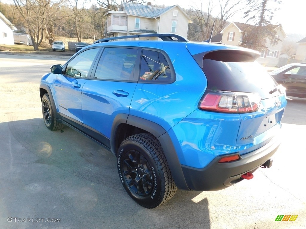 2022 Cherokee Trailhawk 4x4 - Hydro Blue Pearl / Black photo #9