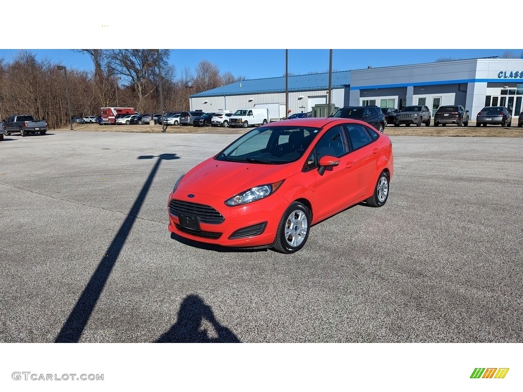 2015 Fiesta SE Sedan - Race Red / Charcoal Black photo #1
