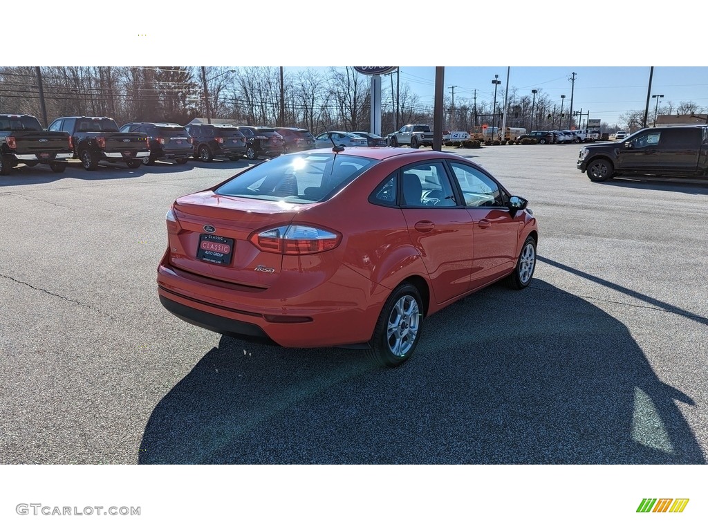 2015 Fiesta SE Sedan - Race Red / Charcoal Black photo #5