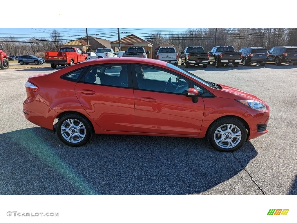 2015 Fiesta SE Sedan - Race Red / Charcoal Black photo #6