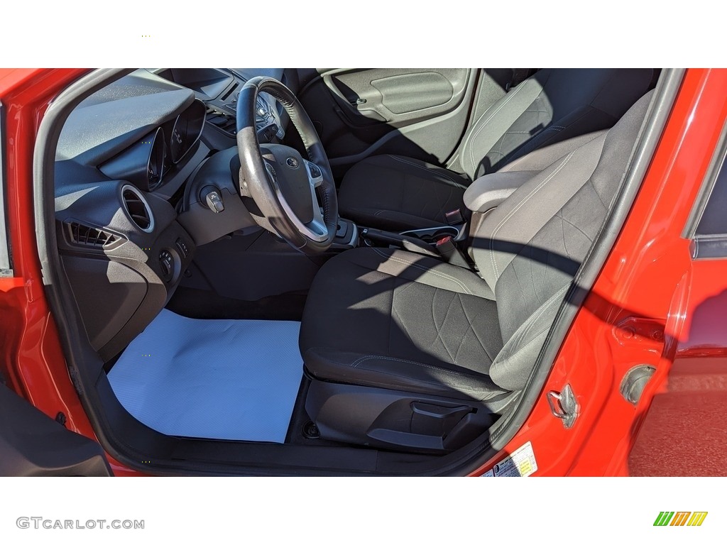 2015 Fiesta SE Sedan - Race Red / Charcoal Black photo #10