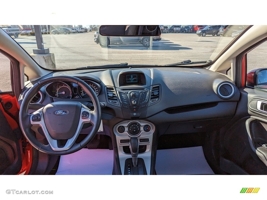 2015 Fiesta SE Sedan - Race Red / Charcoal Black photo #12
