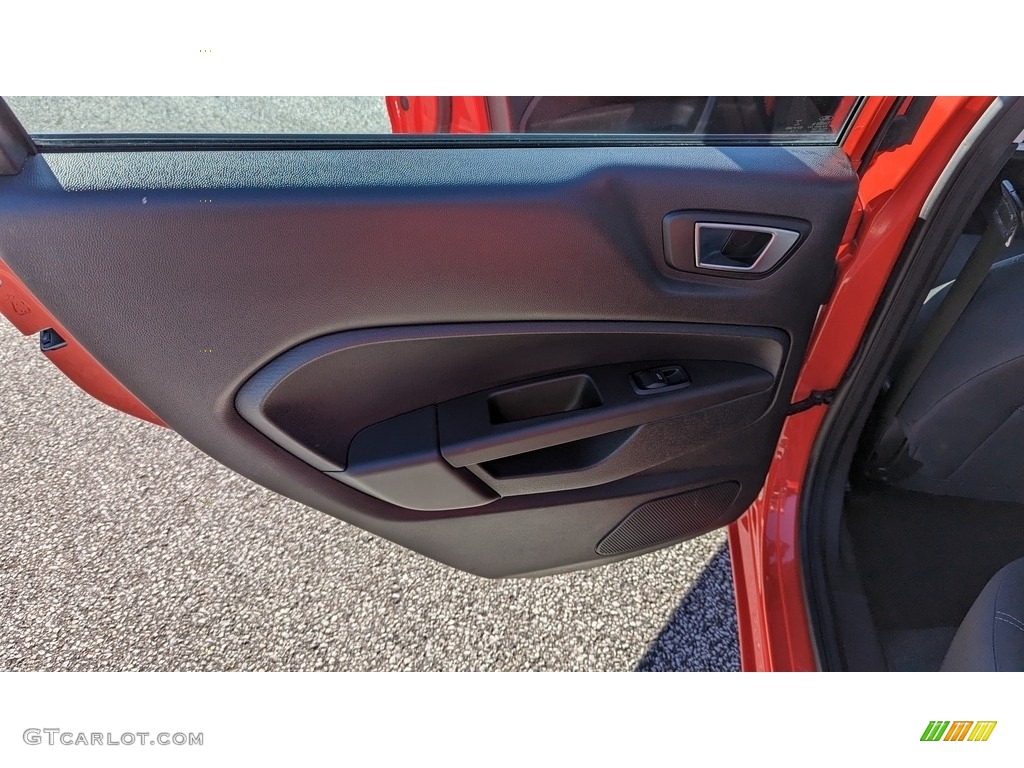 2015 Fiesta SE Sedan - Race Red / Charcoal Black photo #13