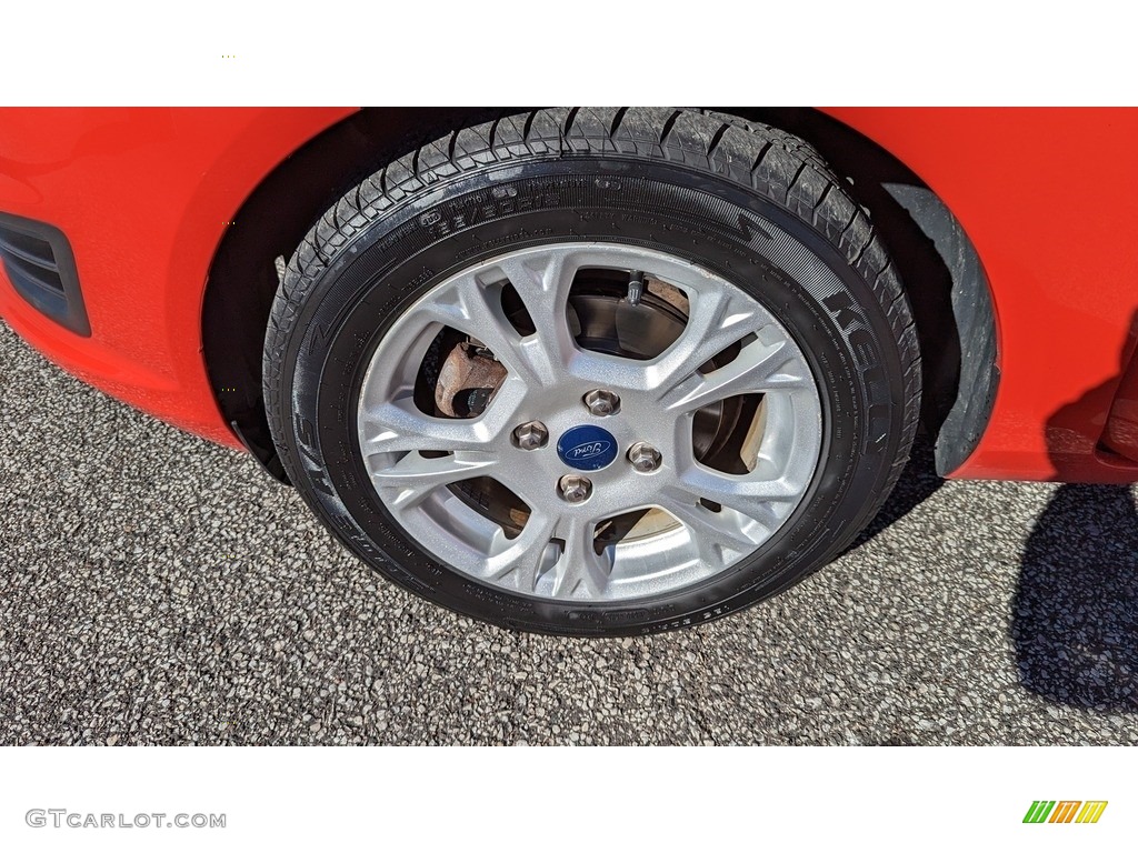 2015 Fiesta SE Sedan - Race Red / Charcoal Black photo #17
