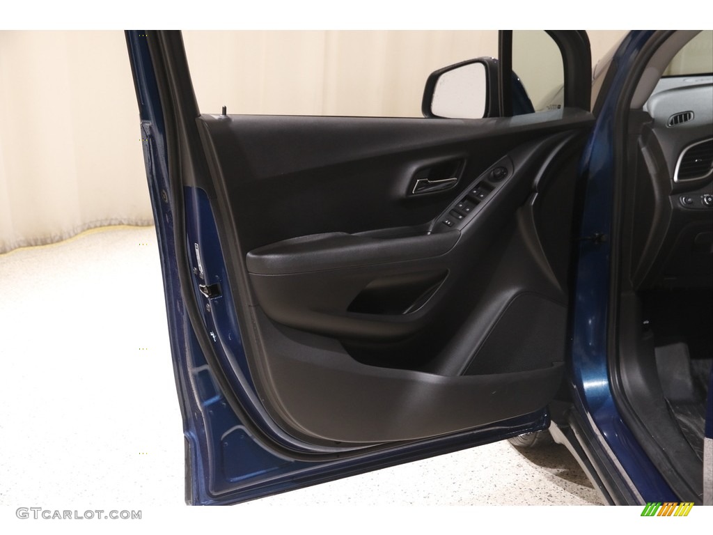 2020 Trax LT - Pacific Blue Metallic / Jet Black photo #4