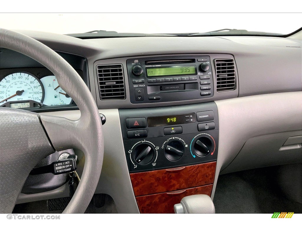 2004 Toyota Corolla LE Controls Photos