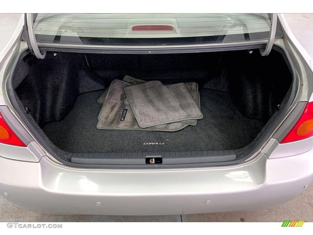 2004 Toyota Corolla LE Trunk Photos